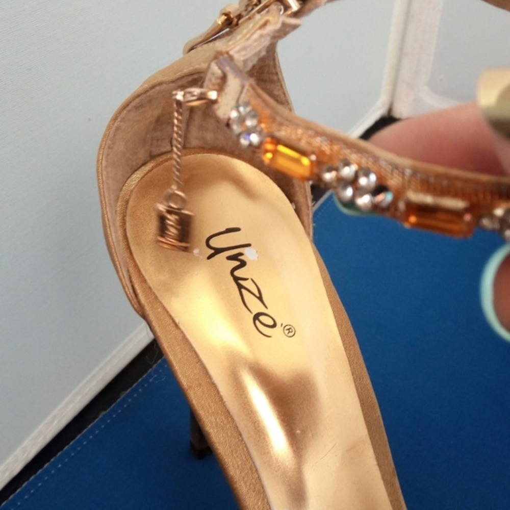 Unze Women's Sandals Heels Gold with Rhinestones - Picture 5 of 8